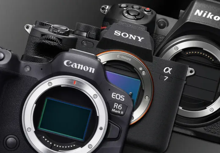 Zbliżenie na korpusy aparatów Canon, Sony i Nikon z widocznymi bagnetami.