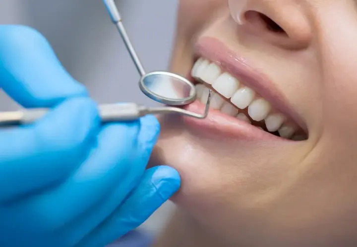 Ile zarabia dentysta w USA? Prawdziwe zarobki i koszty życia