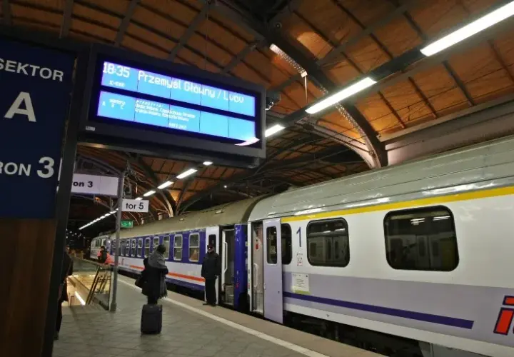 Czy w Intercity trzeba rezerwować miejsca? Co musisz wiedzieć przed podróżą