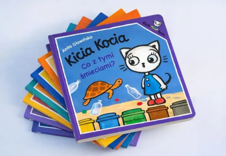 Kicia Kocia uczy segregacji śmieci. Książki z tej serii to świetna zabawa i nauka dla najmłodszych.