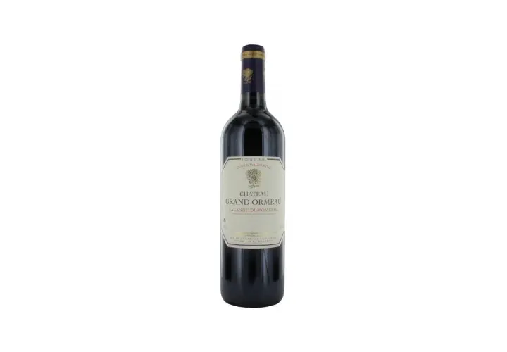 Bouteille de vin rouge Château Grand Ormeau, Lalande-de-Pomerol. Un grand cru à déguster lors des meilleures années.