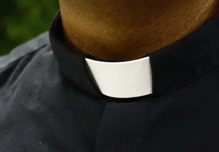 Celibat w kościele od kiedy? Zaskakująca historia i jej znaczenie
