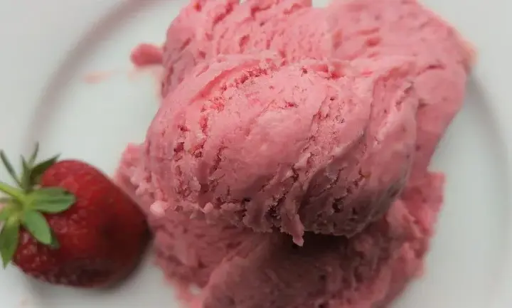 Domowe lody truskawkowe - szybki i prosty przepis