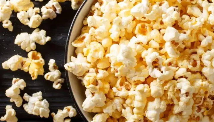 Jak zrobić popcorn do mikrofali na patelni i cieszyć się smakiem