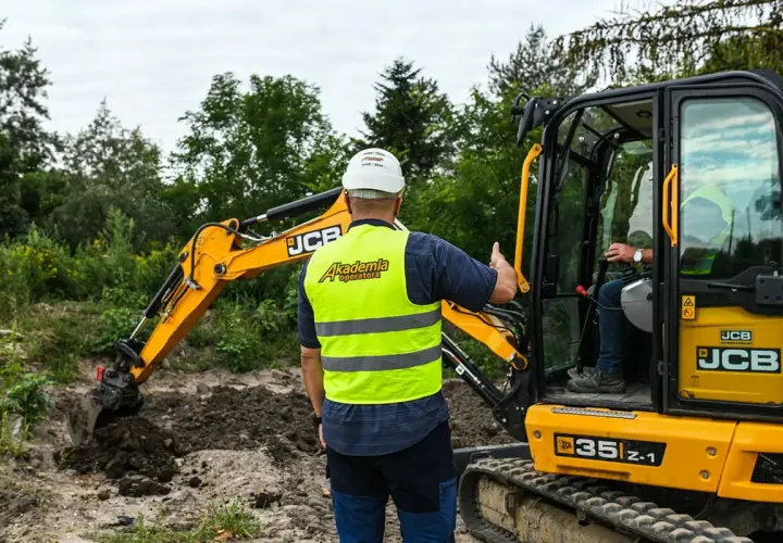 Ile trwa kurs na koparkę? Czas, wymagania i egzamin