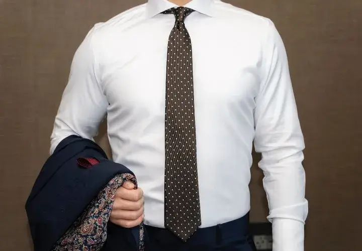 Modne krawaty wąskie czy szerokie - co wybrać na różne okazje?