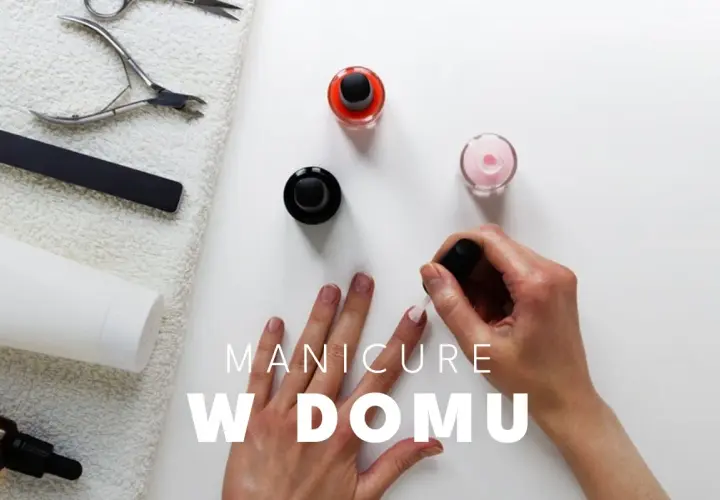 Do robienia paznokci w domu potrzebne są: pilniczek, cążki, nożyczki, lakiery i krem.