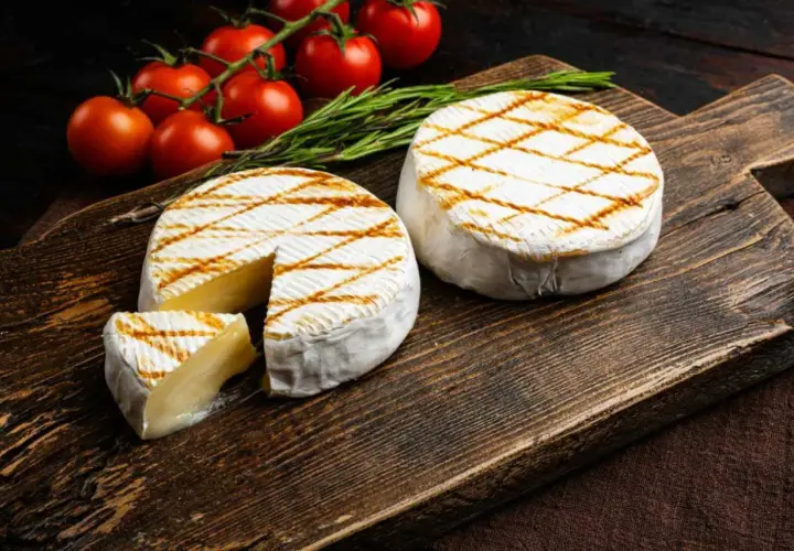 Jak przygotować serek camembert z grilla, który zachwyci gości
