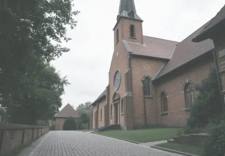 Czy agnostyk chodzi do kościoła? Motywacje i praktyki religijne agnostyków