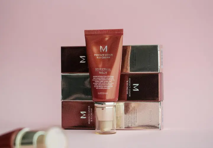 Krem BB Missha Perfect Cover SPF42, nr 21. Różnica między kremem CC a BB? Ten BB rozjaśnia, kryje i pielęgnuje.