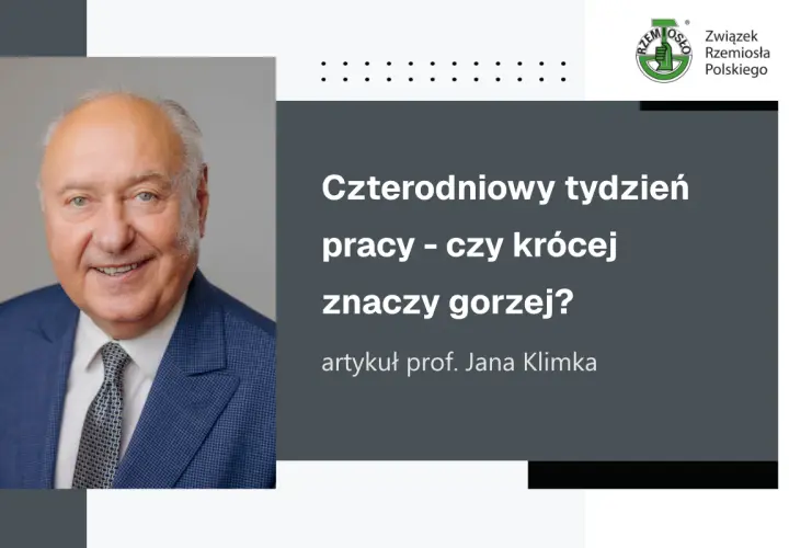 Uśmiechnięty mężczyzna w garniturze, artykuł prof. Jana Klimka o czterodniowym tygodniu pracy.