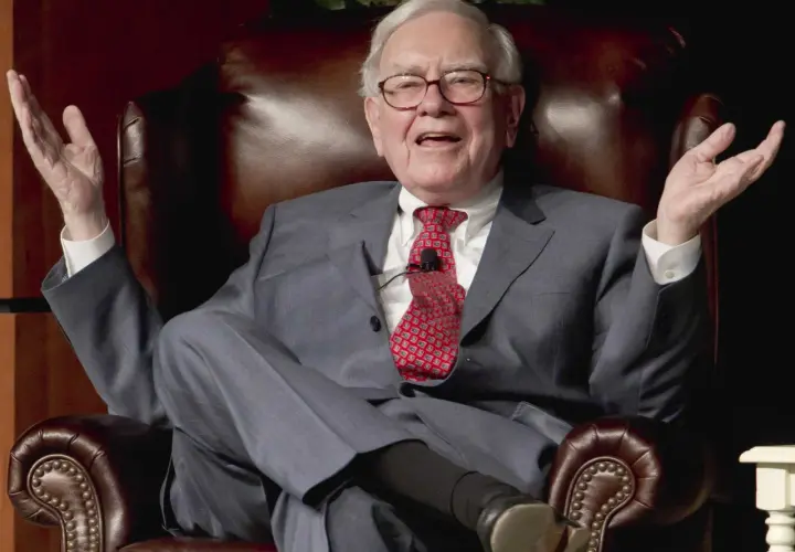 Warren Buffett, znany z inwestycyjnego geniuszu, mimo braku formalnego wykształcenia w dziedzinie finansów, zdobył wiedzę dzięki samokształceniu.