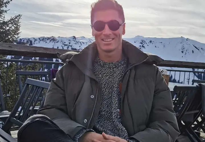Miesięczne zarobki Lewandowskiego: Ile naprawdę wpływa na jego konto?