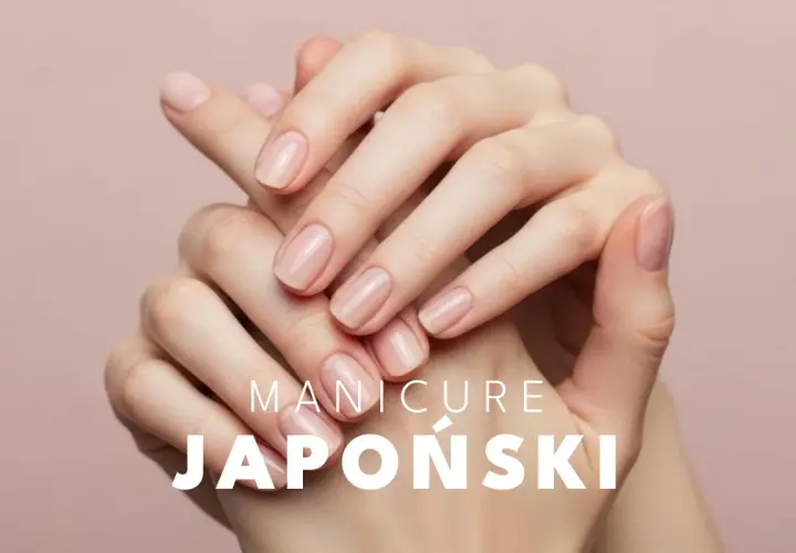 Dłonie z naturalnie wyglądającymi paznokciami, podkreślającymi piękno japońskiego manicure.