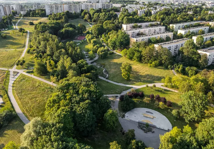 Jak dojechać na Osiedle Tysiąclecia Kraków? Sprawdź trasy i parkingi