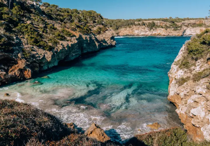 Najlepsze atrakcje w Cala D'Or, które musisz zobaczyć na Majorce