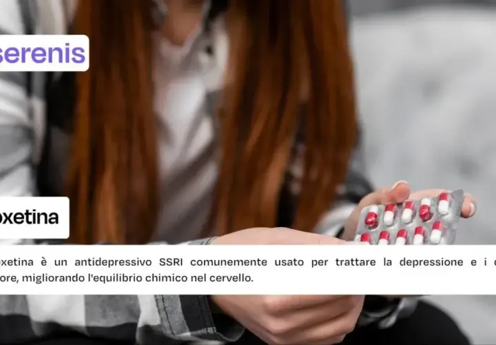 Donna tiene blister di capsule rosse e bianche. La fluoxetina, nome commerciale di un antidepressivo, aiuta a trattare depressione e disturbi dell'umore.