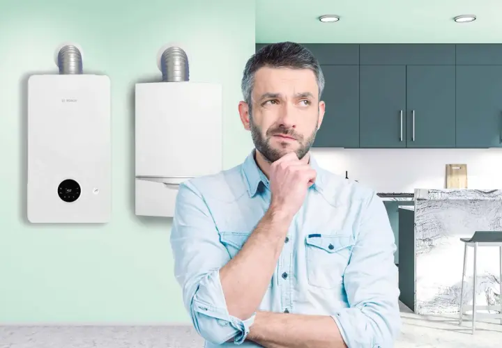 Uomo pensieroso davanti a due caldaie, una delle quali è una caldaia turbo Bosch.