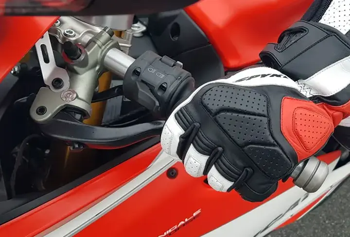 Ile wytrzymuje sprzęgło w motocyklu? Poznaj kluczowe czynniki wpływające na trwałość