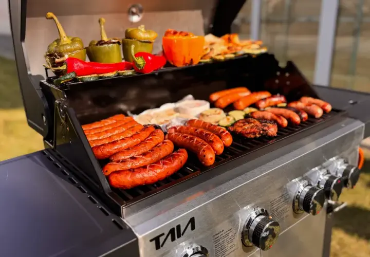 Grill z funkcją wędzenia – wybierz najlepszy model dla smaku dymu
