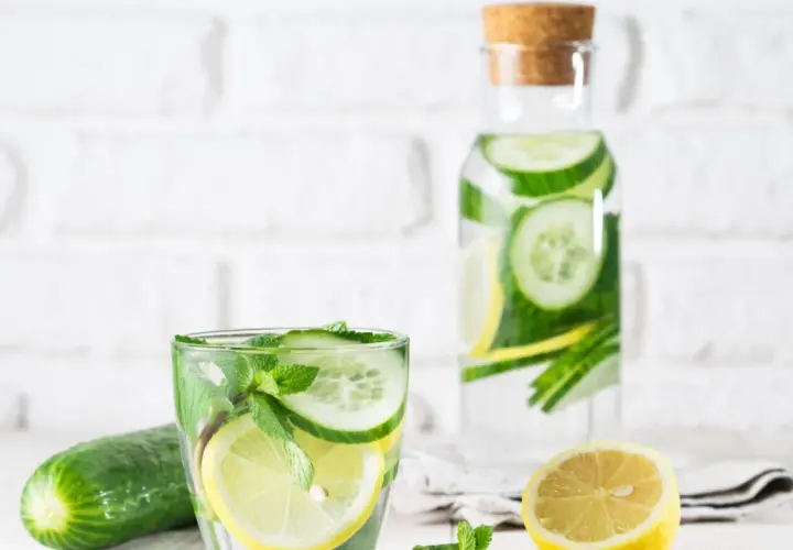 Bezpieczne drinki dla cukrzyków: co pić, by kontrolować cukier?