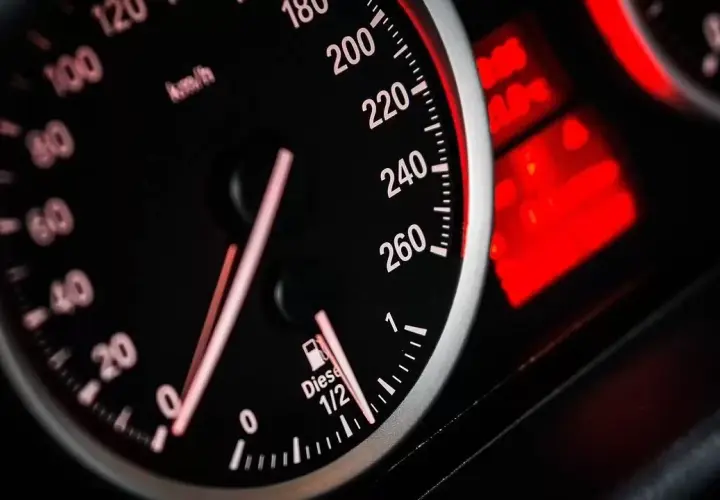 Przekroczenie prędkości o 27 km – jaki mandat i jak go uniknąć