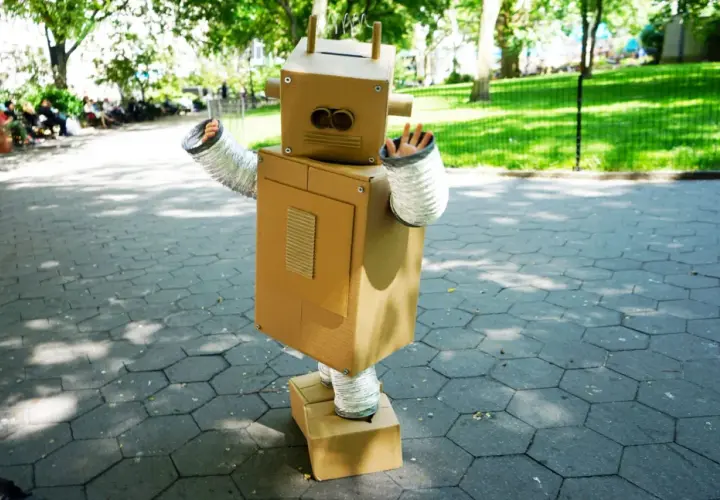 Jak zrobić strój robota z kartonu – prosty sposób na kreatywny kostium