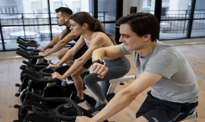 Co to są ćwiczenia cardio? Jak zacząć i schudnąć bezpiecznie?