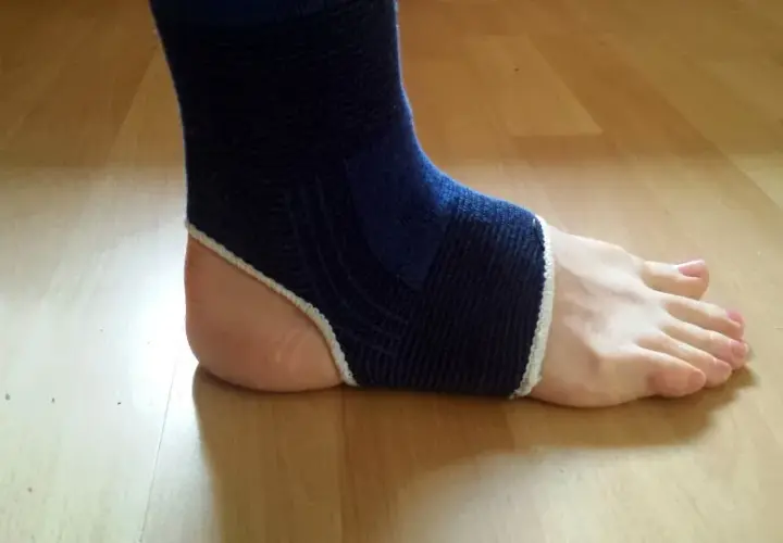Skręcona kostka? Szybka pomoc, leczenie i powrót do sprawności