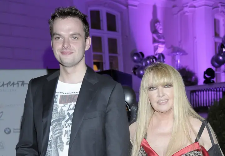 Jędrzej Dużyński, syn Maryli Rodowicz, na evencie. Wygląda na szczęśliwego, mimo że jego mama jest w domu opieki.