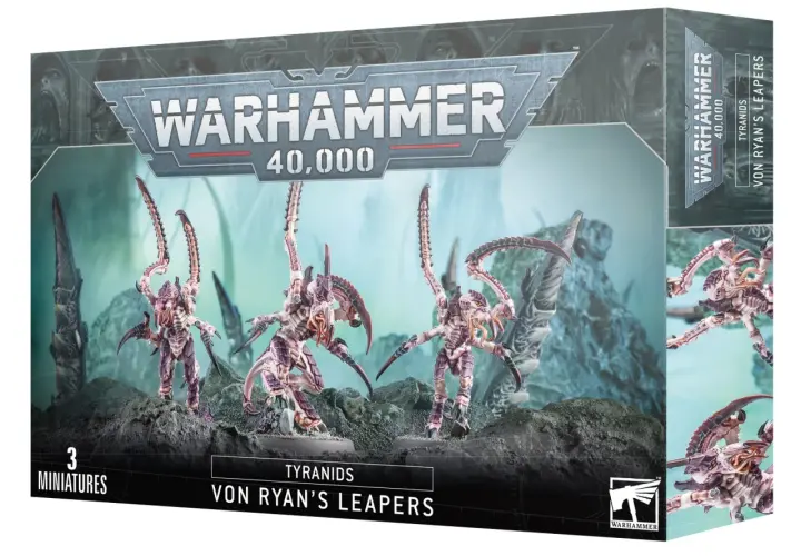 Pudełko Warhammer 40,000 z trzema figurkami Tyranidów, Von Ryan's Leapers, gotowych do ataku.