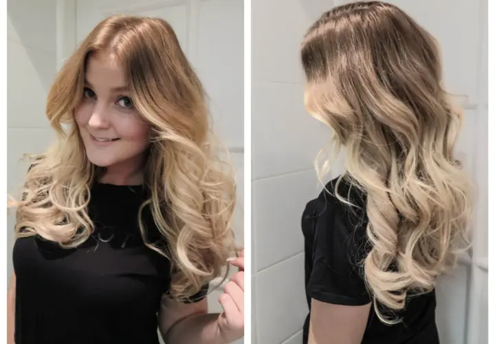 En kvinna med vackra, blonda lockar som ramar in hennes ansikte. Håret är stylat i mjuka vågor.
