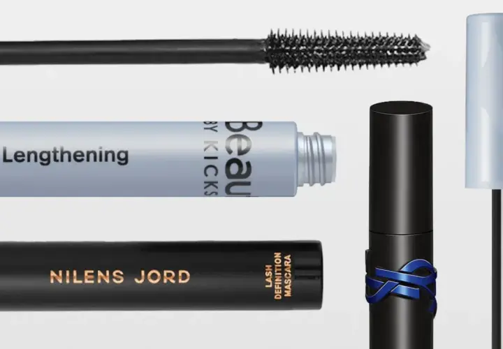 Tre mascaraborstar och tre mascaratuber. En blå med texten "38°C Lengthening", en svart med "NILENS JORD" och en svart med blått emblem. Perfekt för att ta bort vattenfast mascara.