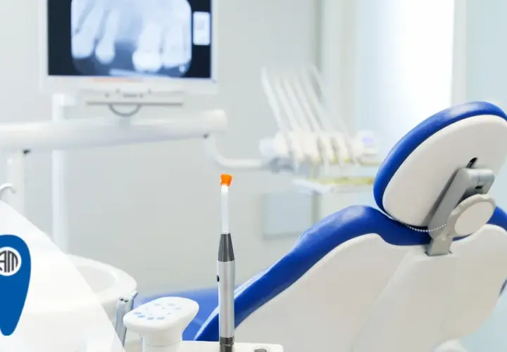 Czy z zimnem można iść do dentysty? Kiedy odwołać wizytę?