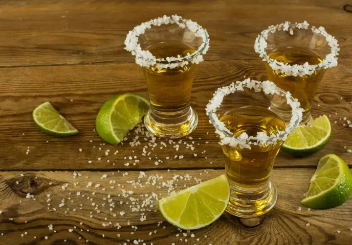 Jak zrobić idealne drinki z tequilą? Przepisy i porady eksperta
