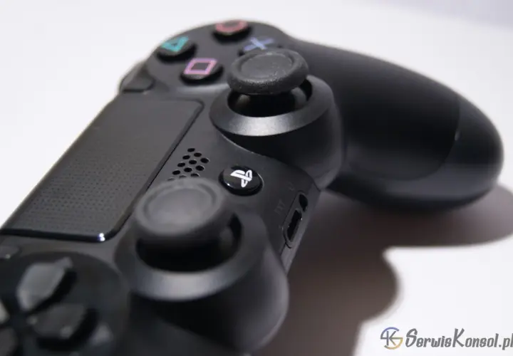 Pad PS4 nie łączy? Reset DualShock 4 igłą prosty poradnik