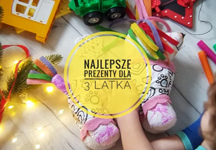 Kolorowe zabawki dla 3 latka blog. Pluszowy jednorożec, klocki i pisaki tworzą radosną scenkę.