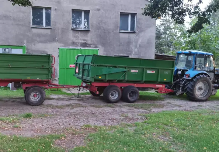 Czy na kat C można jeździć ciągnikiem z przyczepą? Sprawdź przepisy!