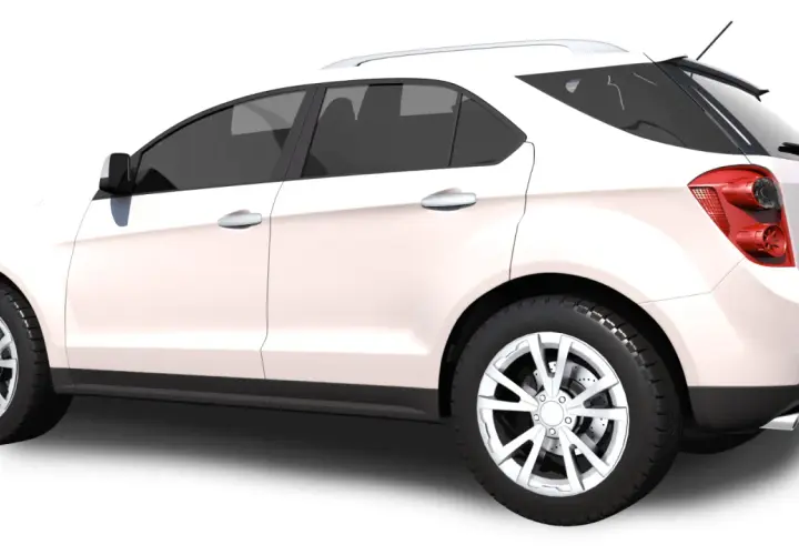 Biały SUV z przyciemnianymi szybami, idealny na impuls leasing. Elegancki design i sportowe felgi.