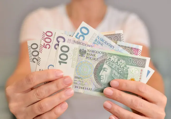 Czym się różni renta od emerytury? Kluczowe różnice, które musisz znać