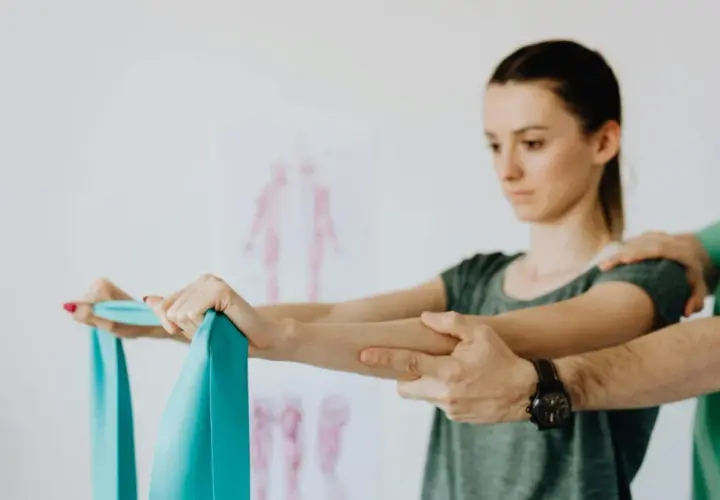 Jakich ćwiczeń unikać przy osteoporozie, aby uniknąć kontuzji?