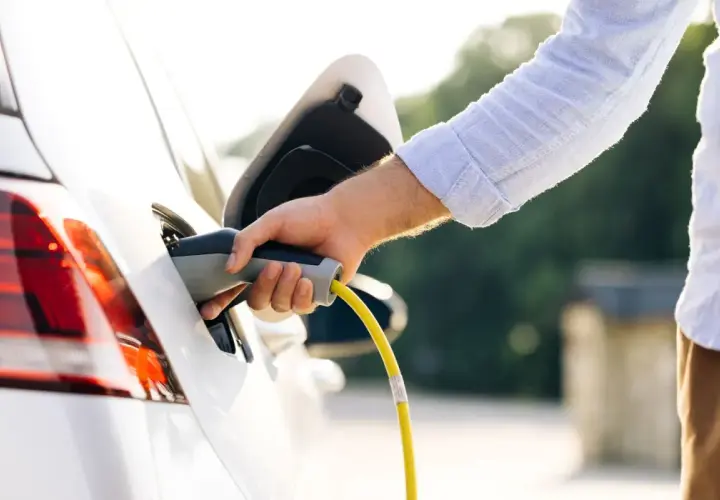 Elektryk: ile kosztuje 100 km? Porównanie i sposoby na oszczędność