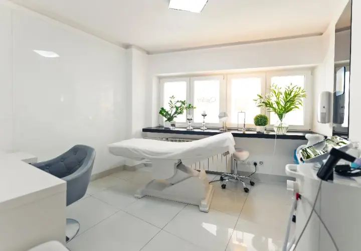 Ile kosztuje otwarcie salonu manicure? Kluczowe wydatki, które musisz znać