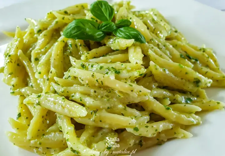 Ile pesto do makaronu? Odkryj złote proporcje i kremowy sos!