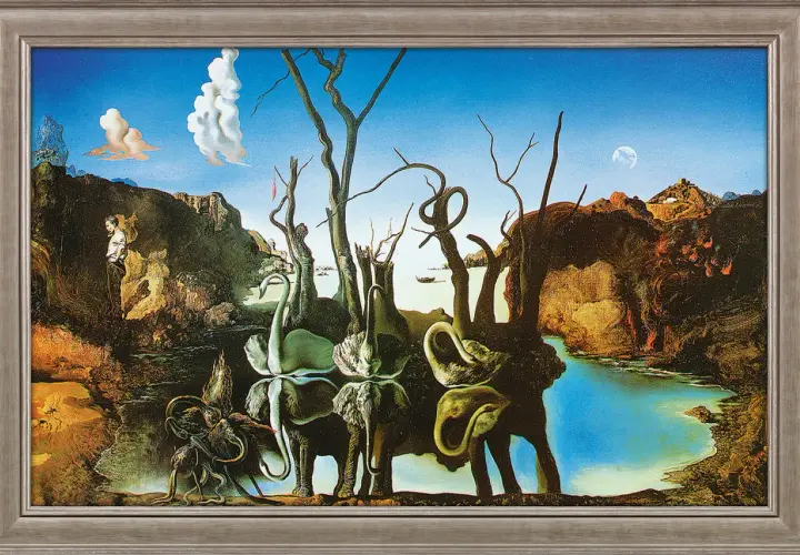 Elefantes con trompas retorcidas y cisnes reflejados en un paisaje onírico de Dalí.