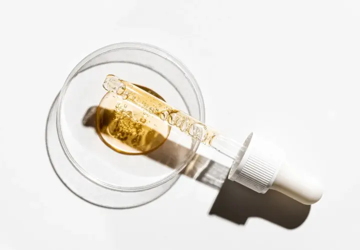 Retinol i kwas hialuronowy: Najpierw nawilżenie, potem działanie
