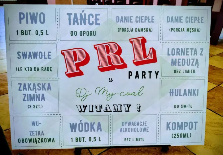 Plakat z napisem "PRL PARTY" i menu: piwo, tańce, dania ciepłe, zakąski, wódka, kompot.