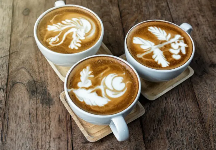 Ile kalorii ma kawa latte? Sprawdź, co wpływa na kaloryczność