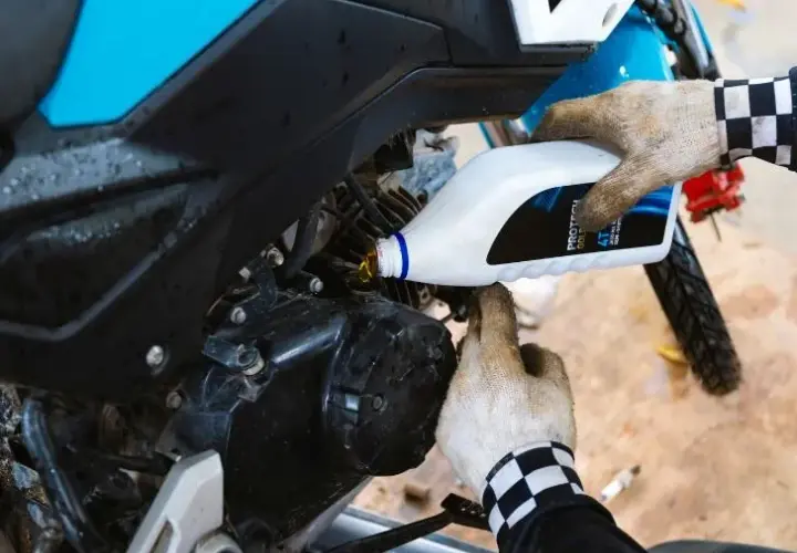 Co ile wymiana oleju w motocyklu? Kluczowe informacje i porady