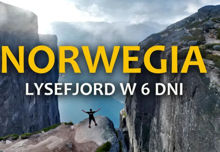 Niesamowite widoki na norweskie stavanger fiordy. Człowiek na skale cieszy się majestatem Lysefjordu.
